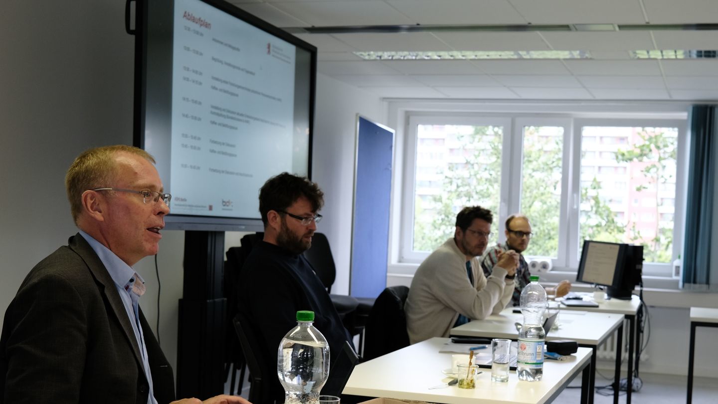 2. NGO-Dialog des Projekts MEDIAN: Hartmut Aden, Alexander Bosch, Bernd Rabeler, Jan Fährmann (v.l.) Hartmut Aden, Alexander Bosch, Bernd Rabeler, Jan Fährmann (v.l.)