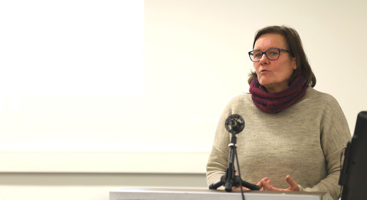 Christiane Howe beim FÖPS-Werkstattgespräch am 10.1.2023 Christiane Howe beim FÖPS-Werkstattgespräch am 10.1.2023
