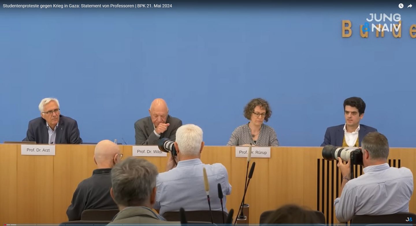 Teilnehmer*innen der Pressekonferenz vom 21.5.2024