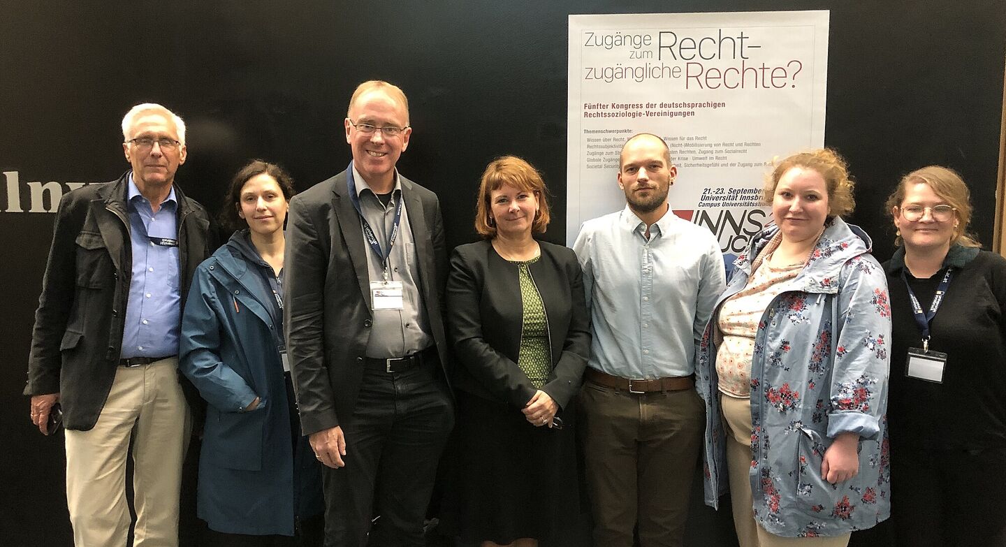 C. Arzt, A. Louban, H. Aden, S. Schönrock, S. Kleemann und L. BrandnerL. Brand Gruppenbild der FÖPS-Teilnehmer*innen der Tagung