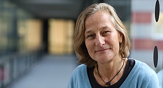 Prof. Dr. Christine Bartsch Portrait Prof. Bartsch